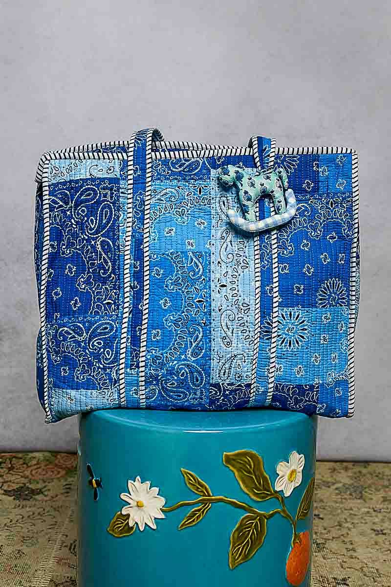 Quilted Striped Binding Roomy Fit Blue Tote Bag: BLUE MULTI / One Size