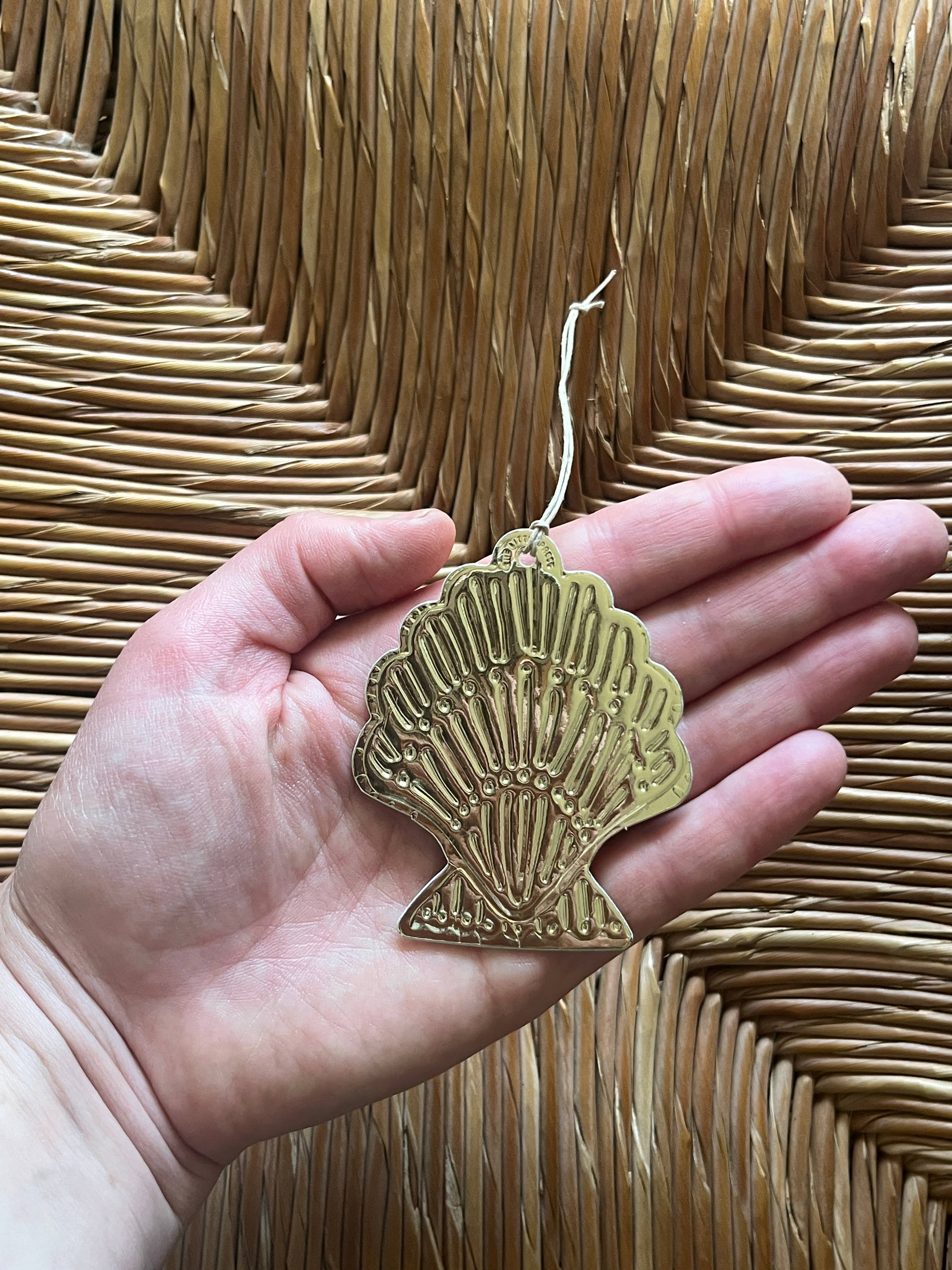 Shell - Faux-tin Ornament - Gold single tag