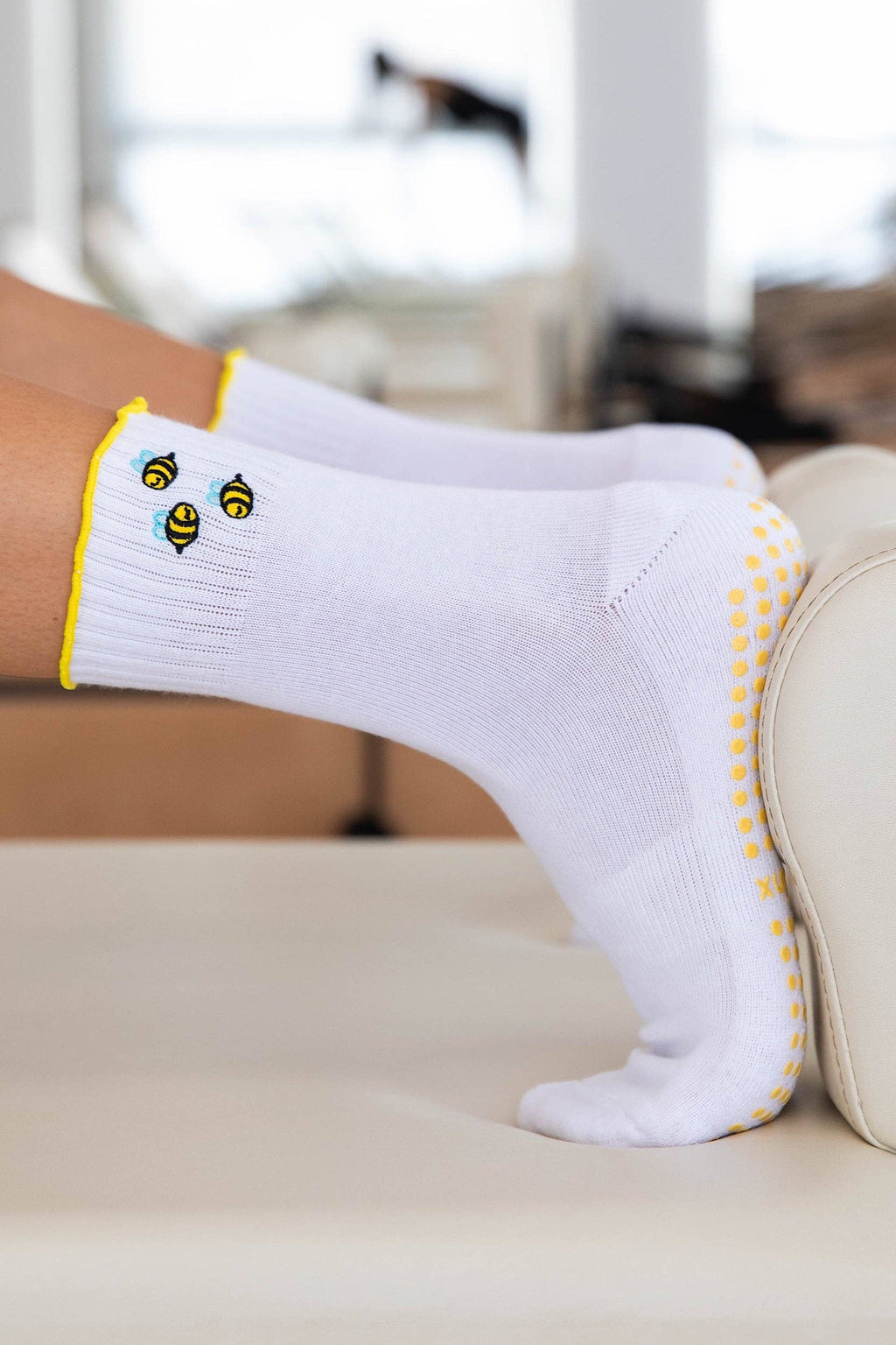 Bumble Bees Grip Socks: Medium EU 38-44