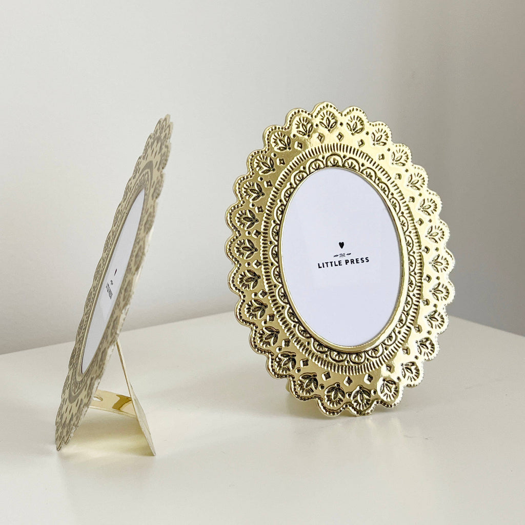 Faux Tin ~ Oval travel/desk frame ~ Gold