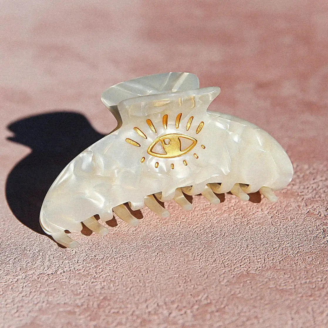 Pearl Bright Eye Claw Clip