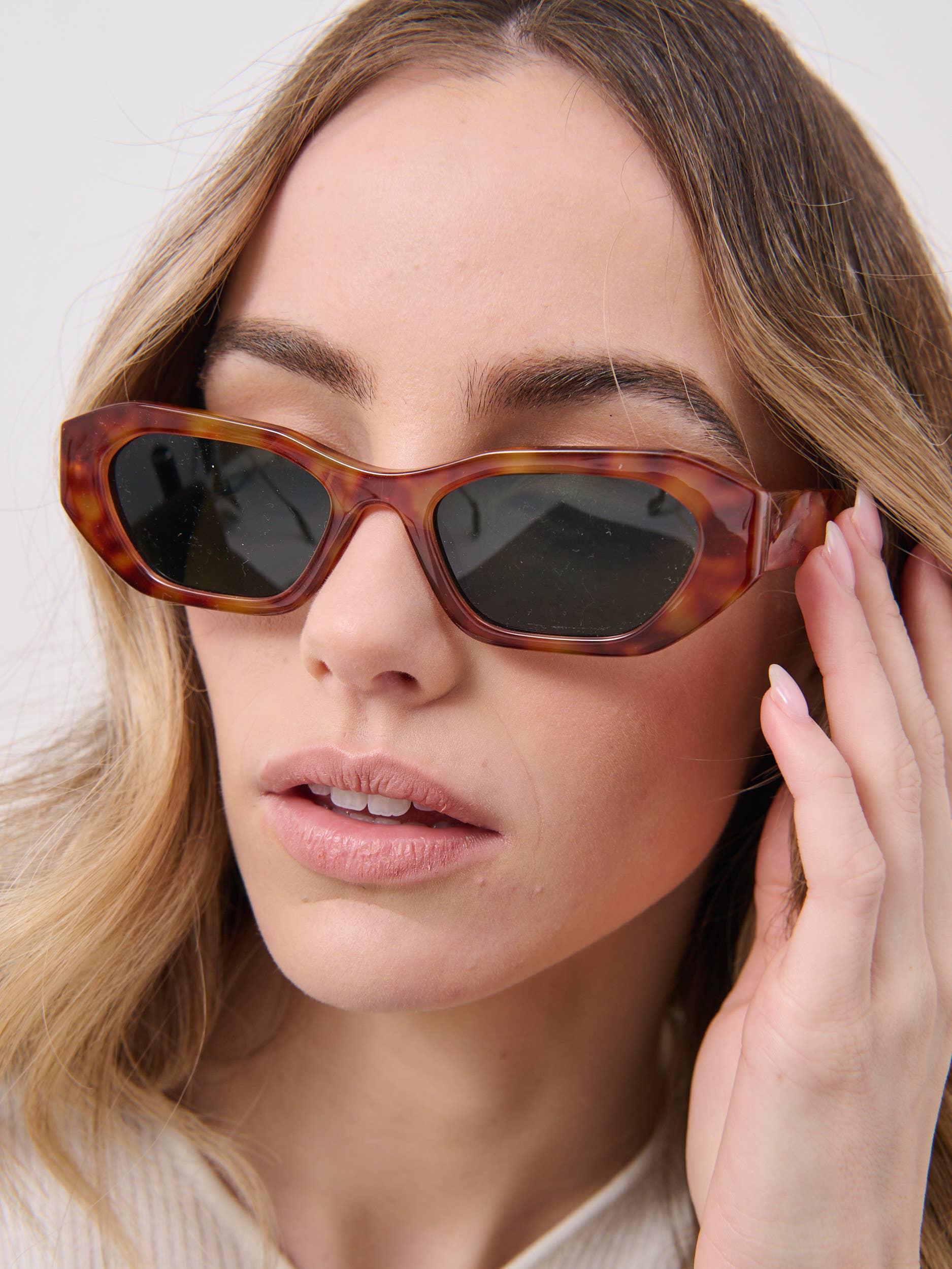 L&S Laila Square Frame Sunglasses in Tort