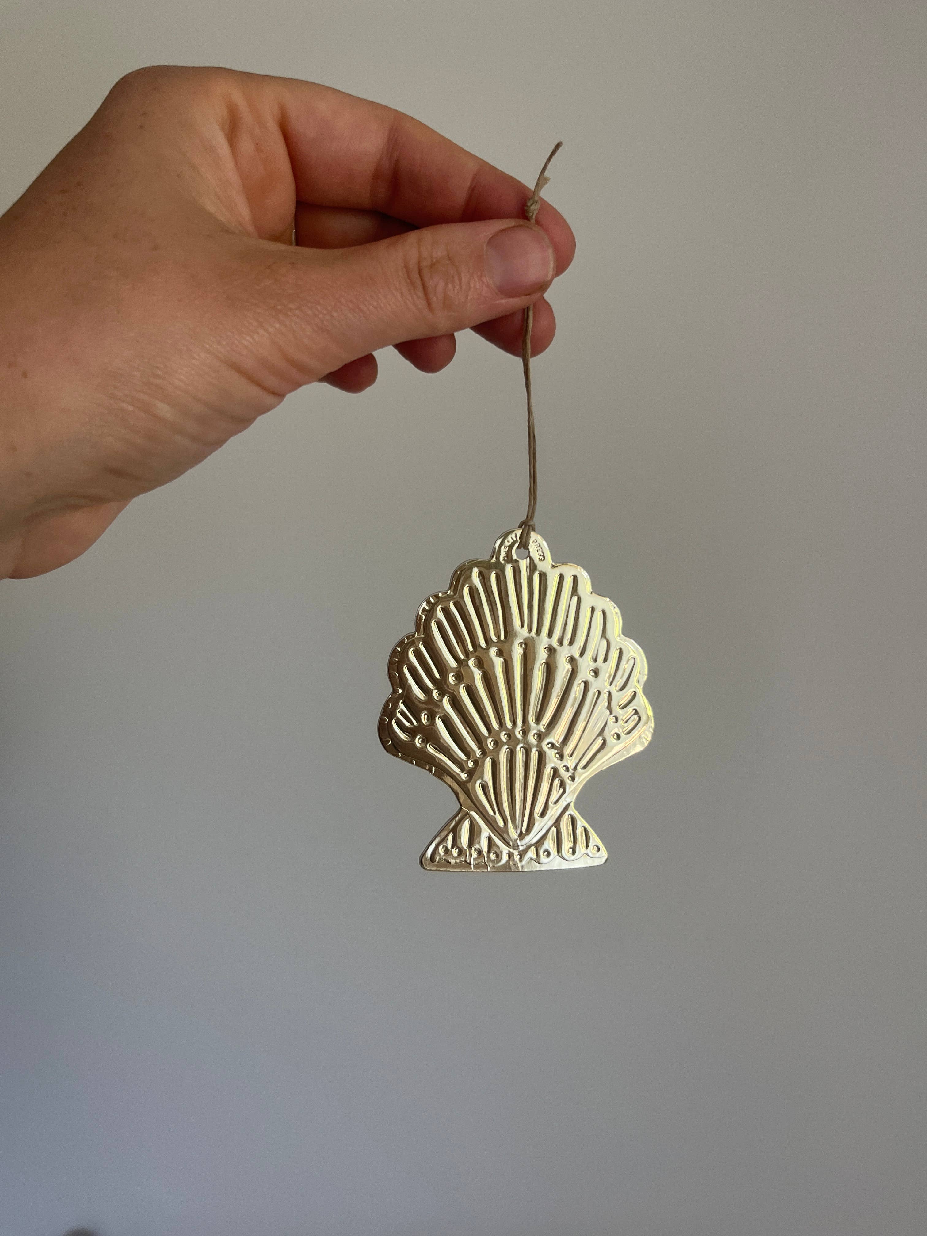 Shell - Faux-tin Ornament - Gold single tag