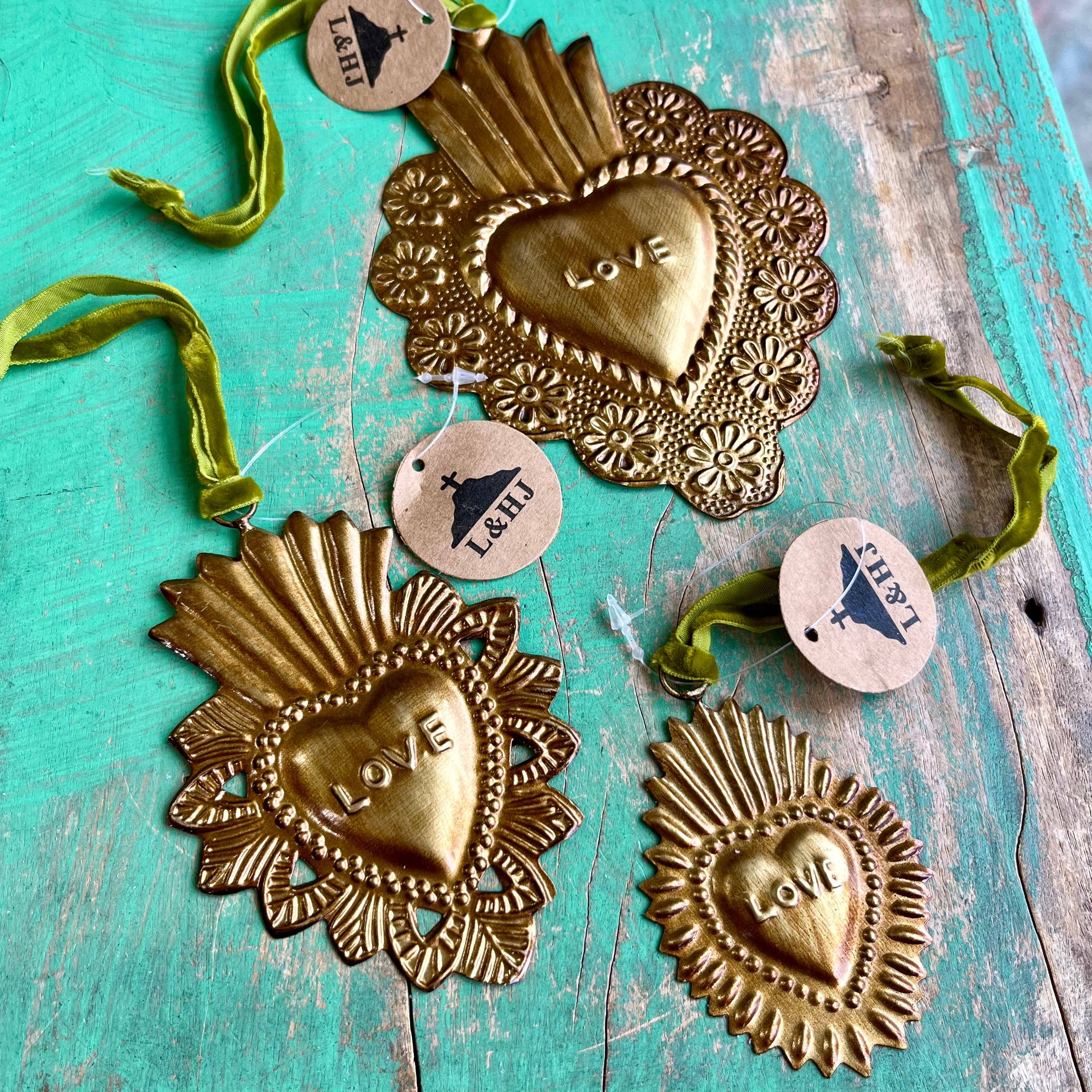 Love Tin Sacred Hearts [Large]