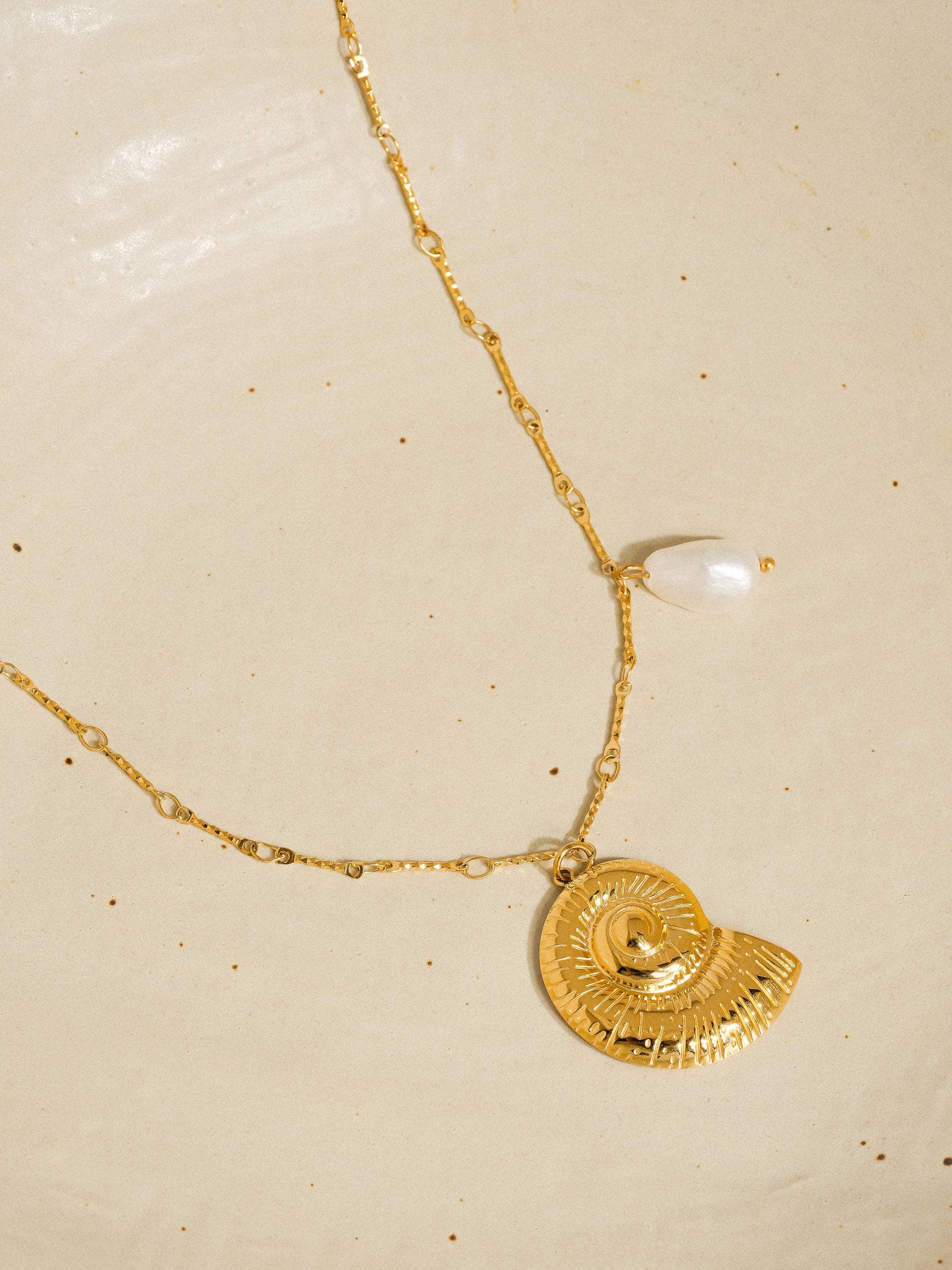 Viola Shell Pearl Necklace