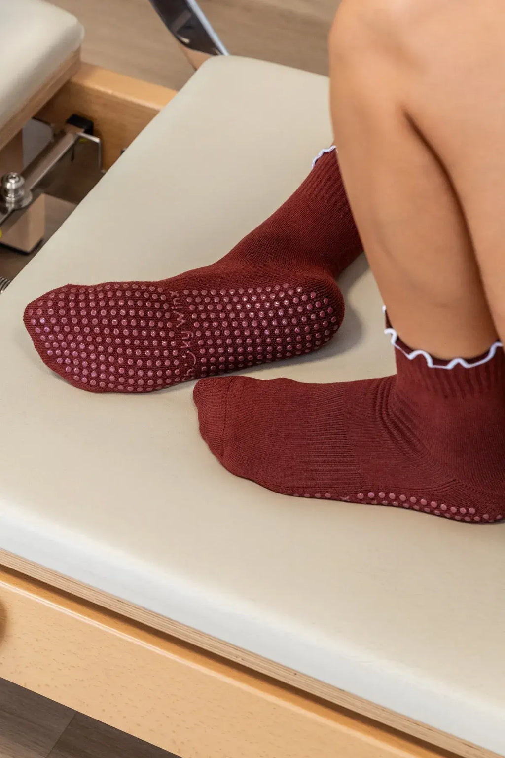 Frilly Maroon Grip Socks: Medium EU 38-44