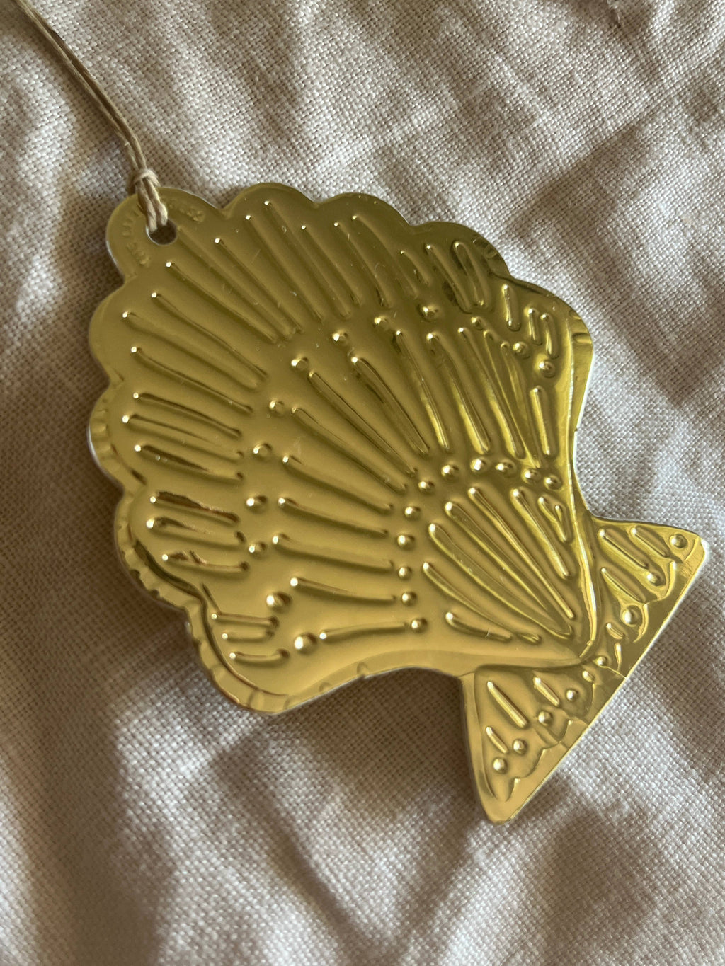 Shell - Faux-tin Ornament - Gold single tag