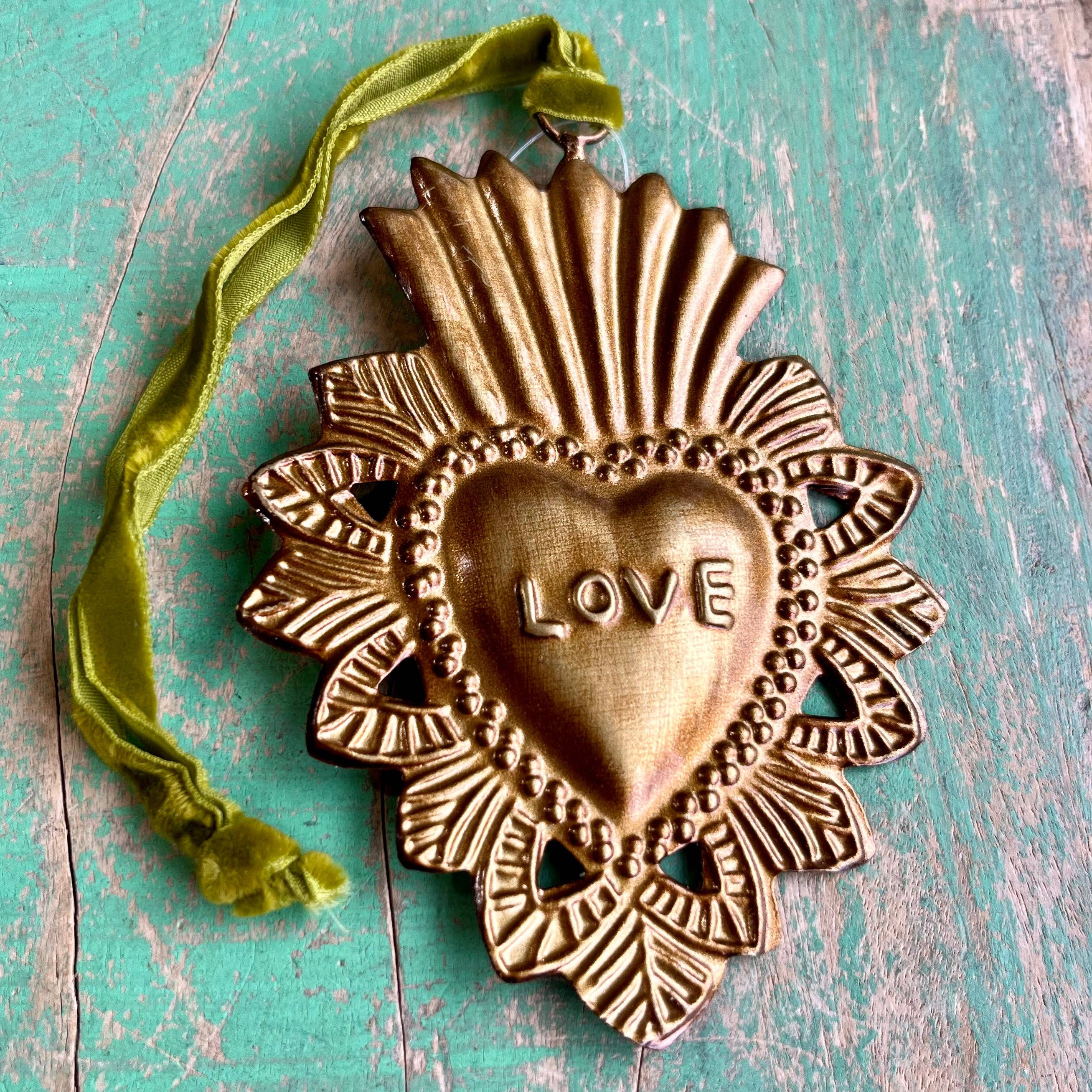 Love Tin Sacred Hearts [Large]