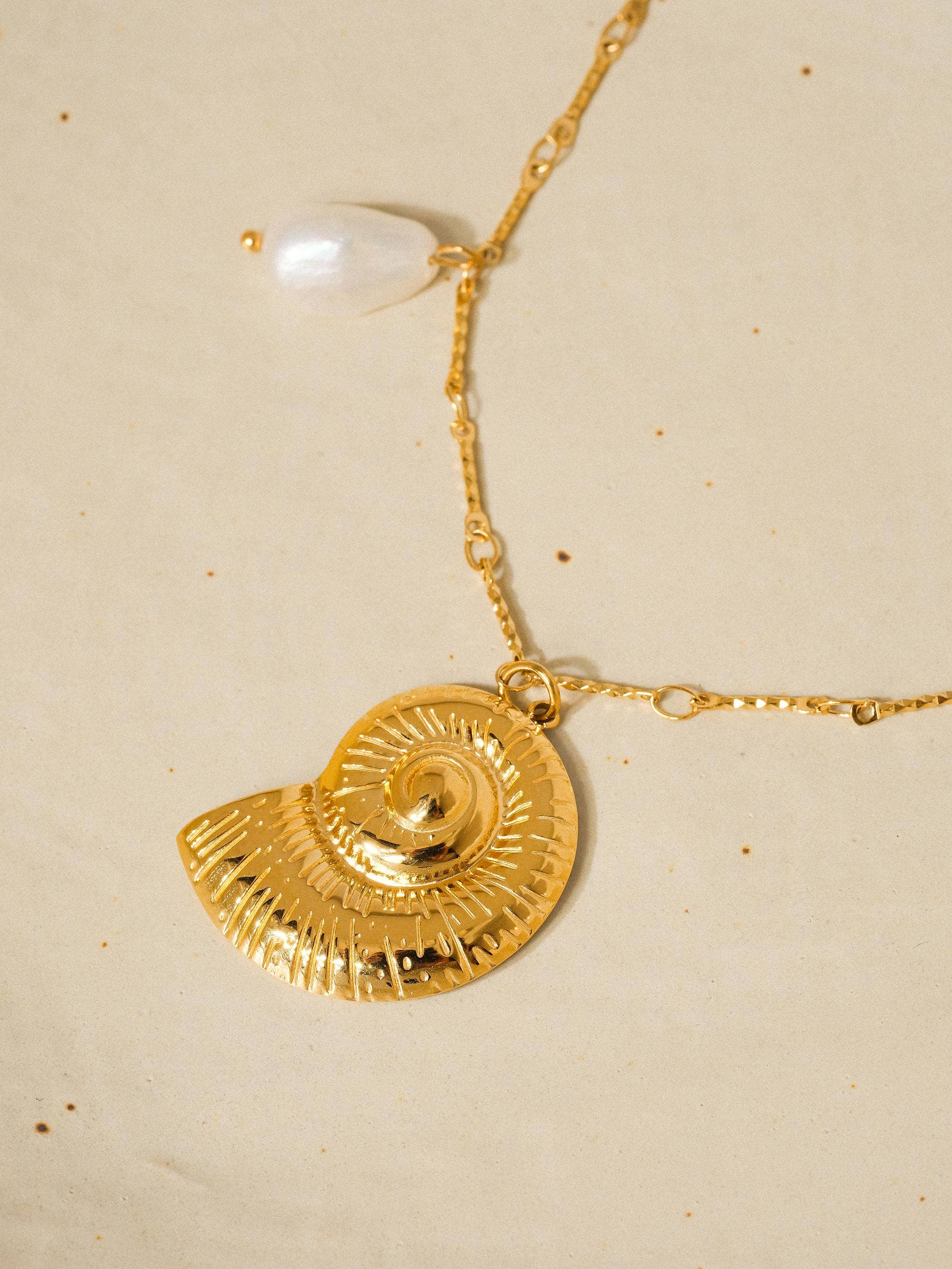 Viola Shell Pearl Necklace