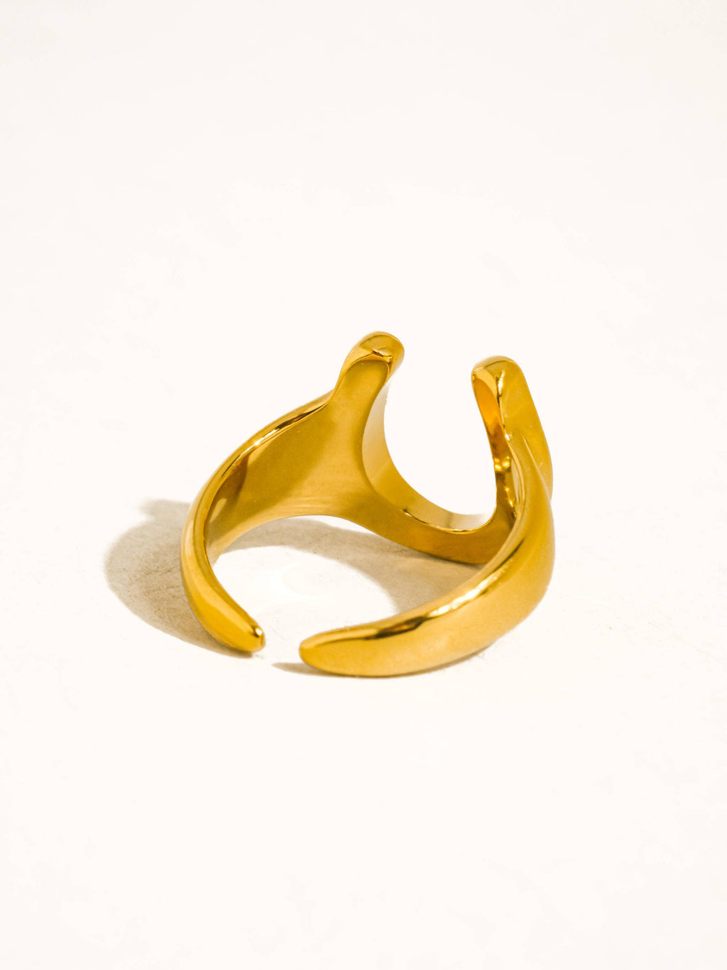 Rovanic Horseshoe Ring