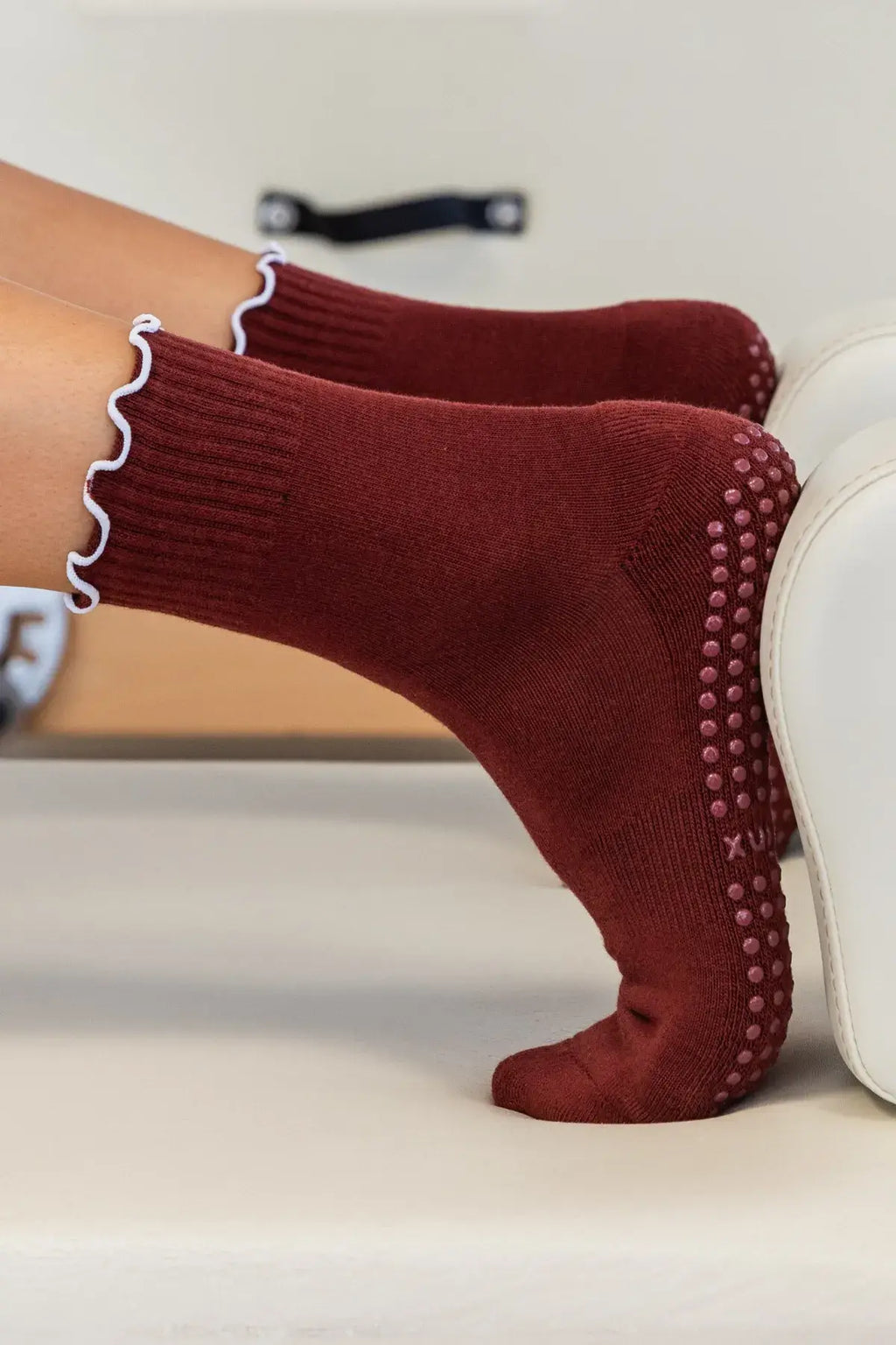 Frilly Maroon Grip Socks: Medium EU 38-44