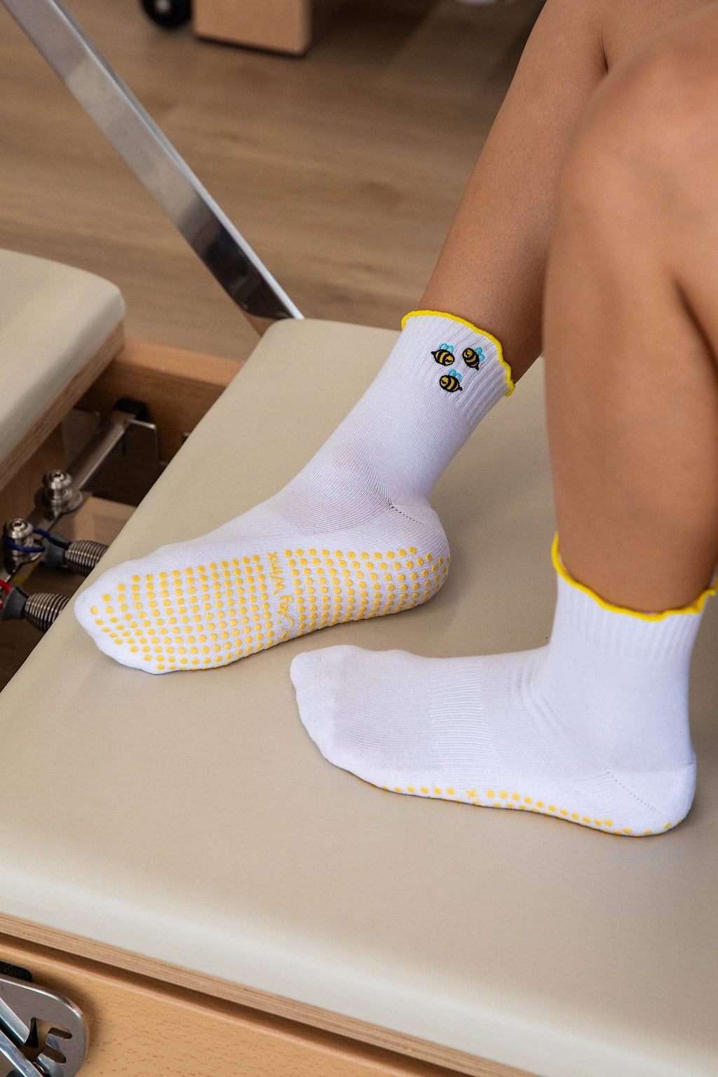 Bumble Bees Grip Socks: Medium EU 38-44