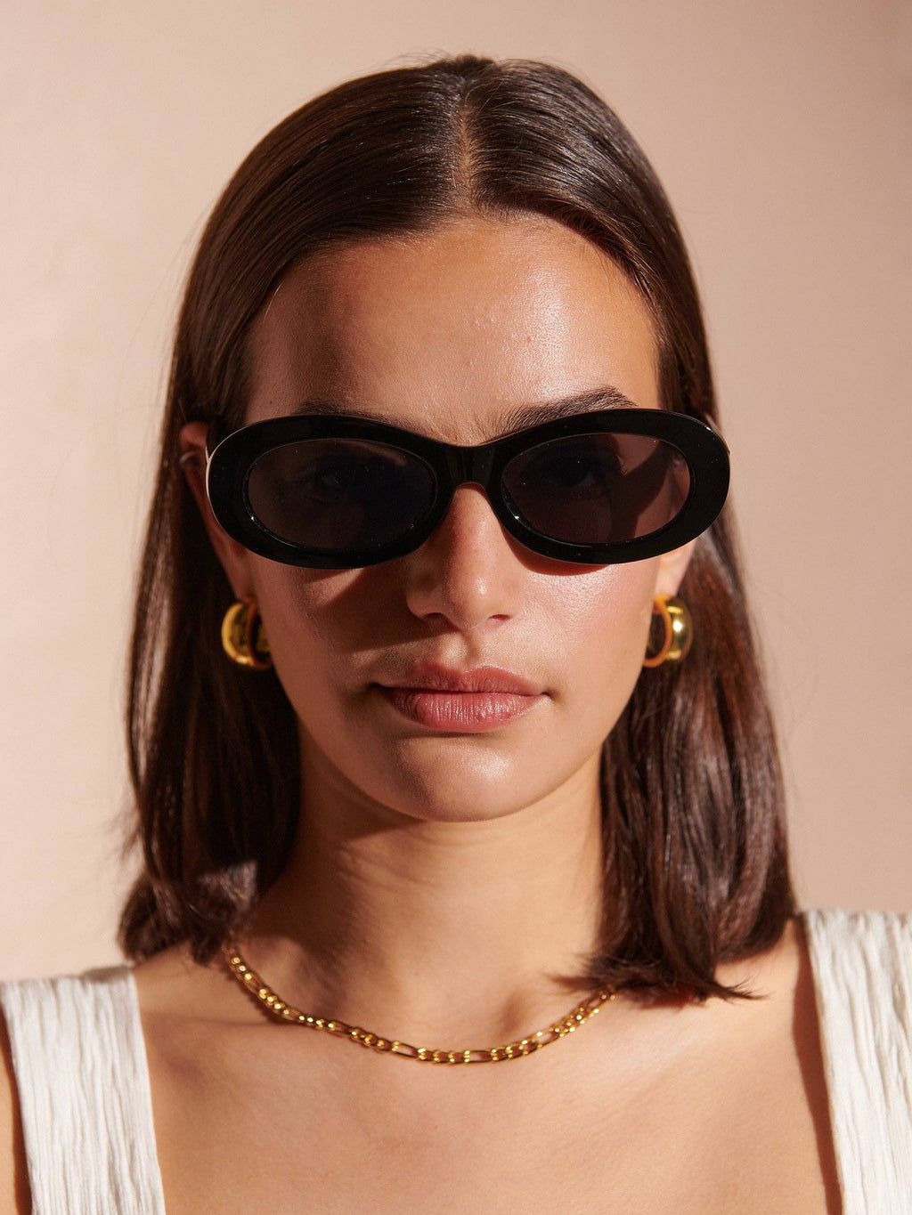 Ella Oval Circular Sunglasses: Black