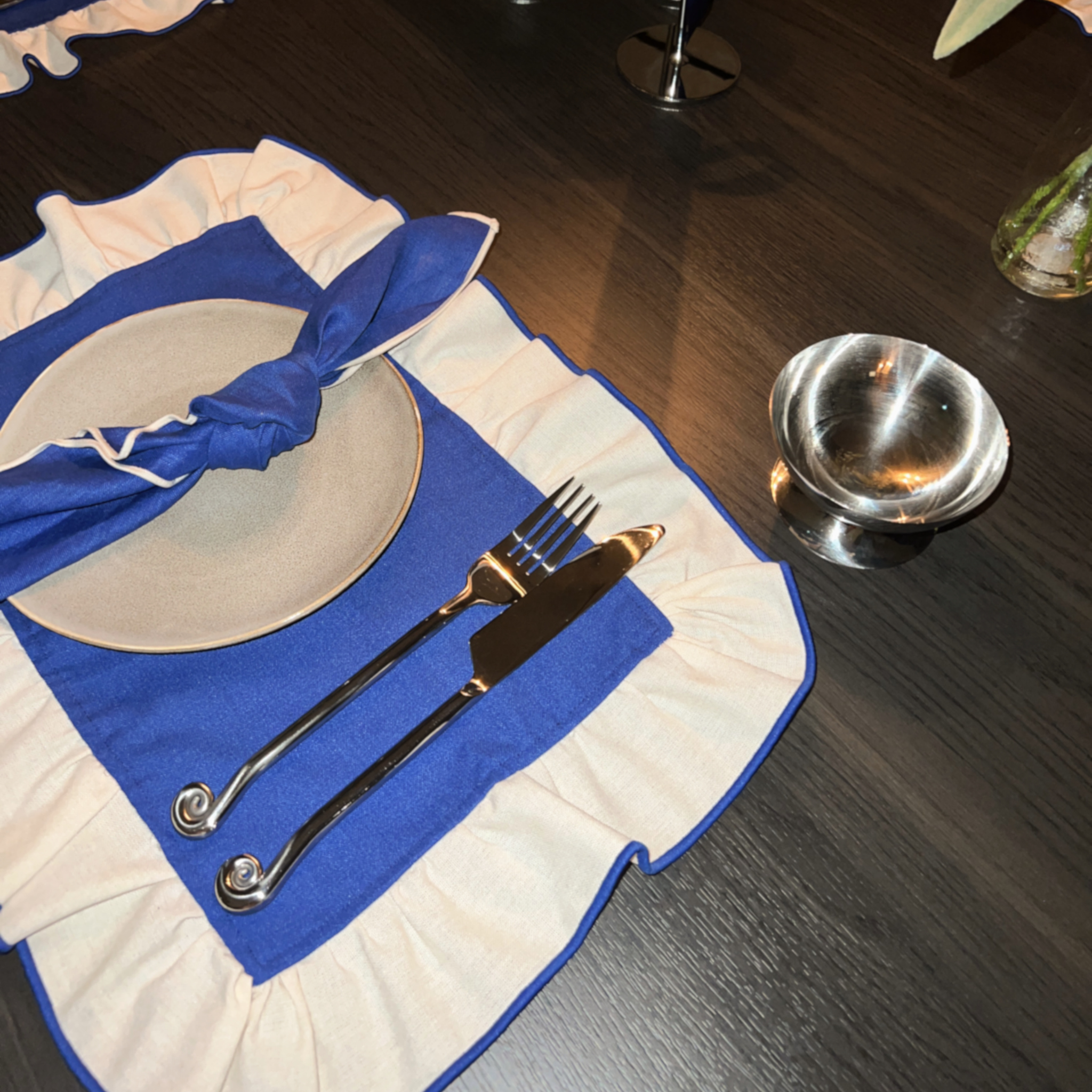 Ruffled placemat royal blue & cream - set of 2