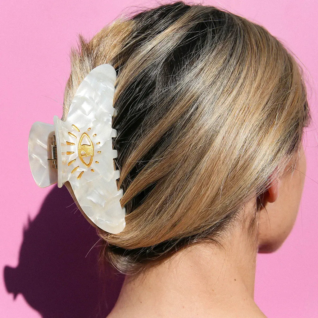 Pearl Bright Eye Claw Clip