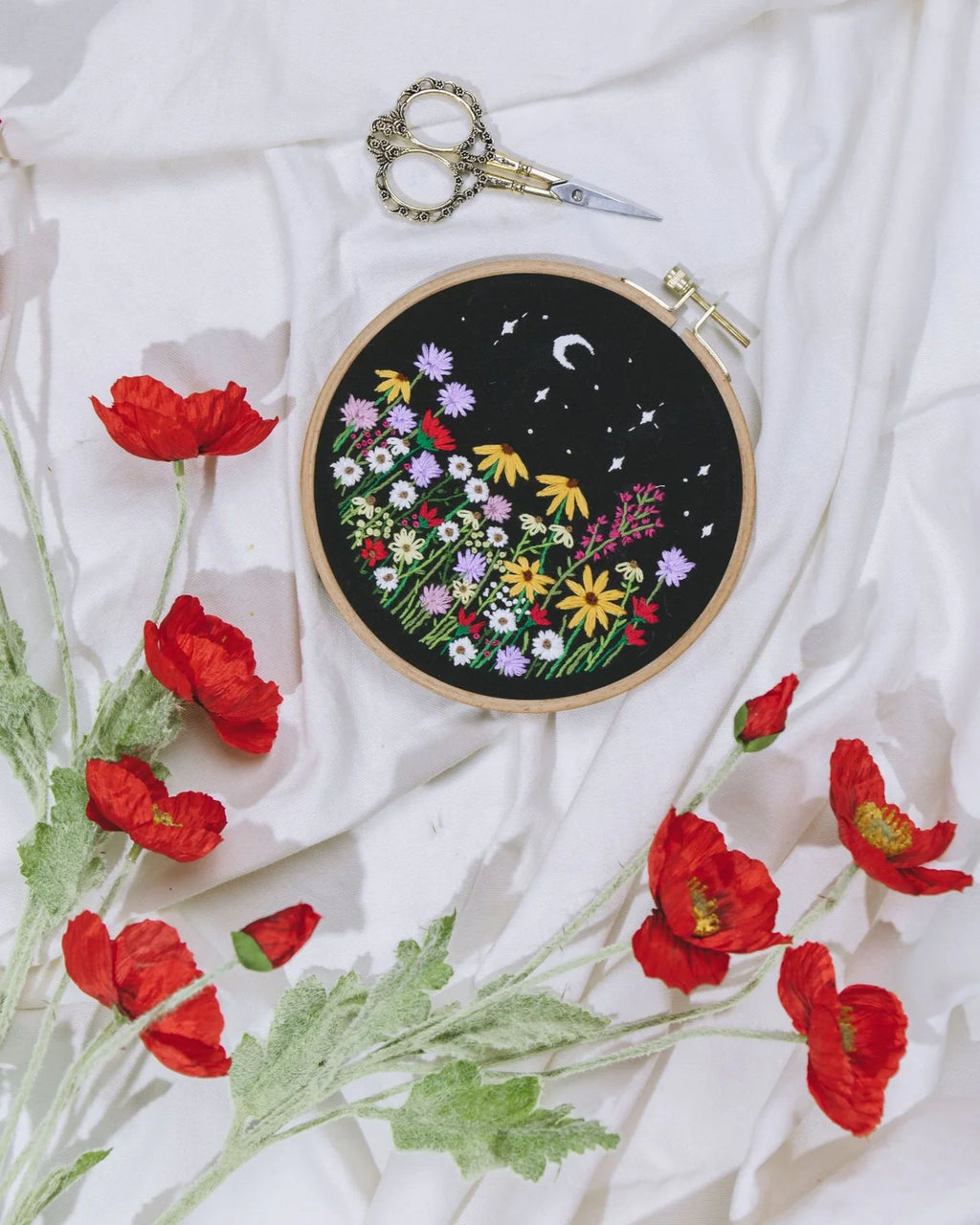 Luna Wildflowers Embroidery Kit